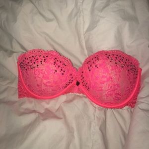 VS hot pink bra